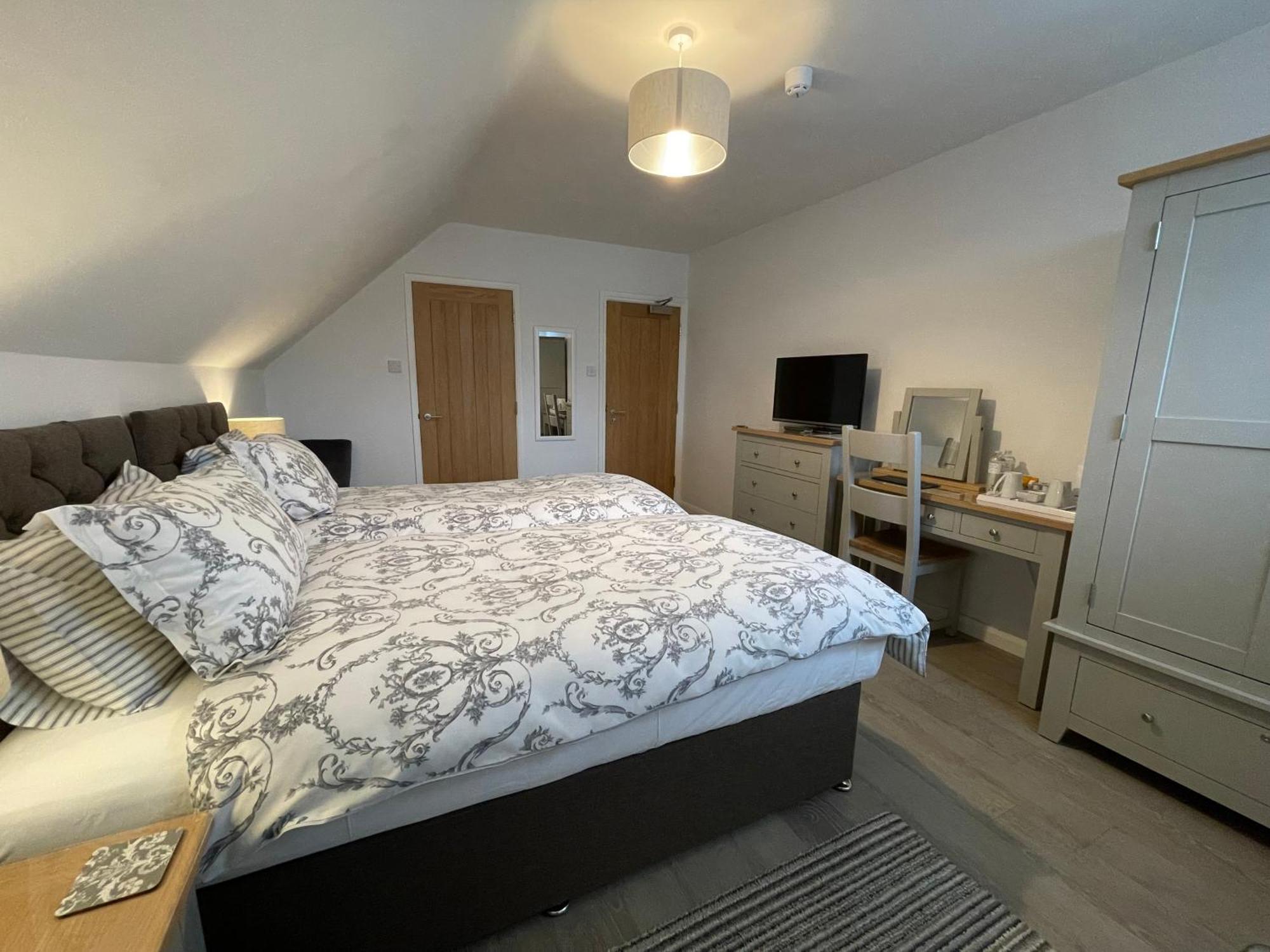 Cotswold Hare Hotel ไซเร็นเซสเตอร์ ภายนอก รูปภาพ